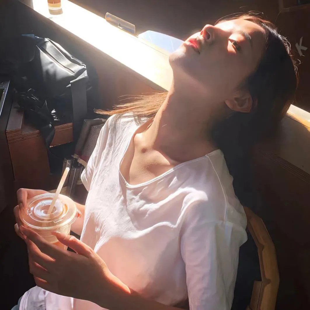 窗户上的阴影